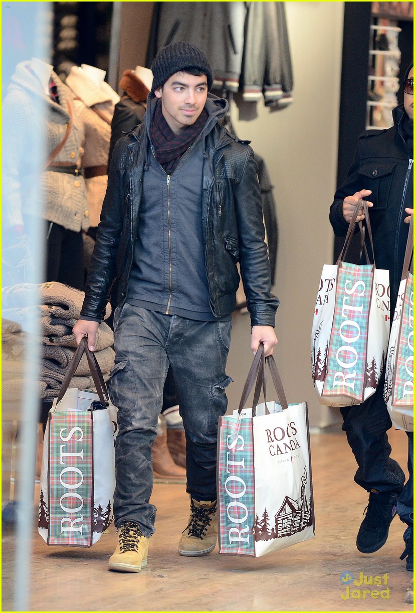 Joe Jonas: Calvin Klein Opening in Toronto!