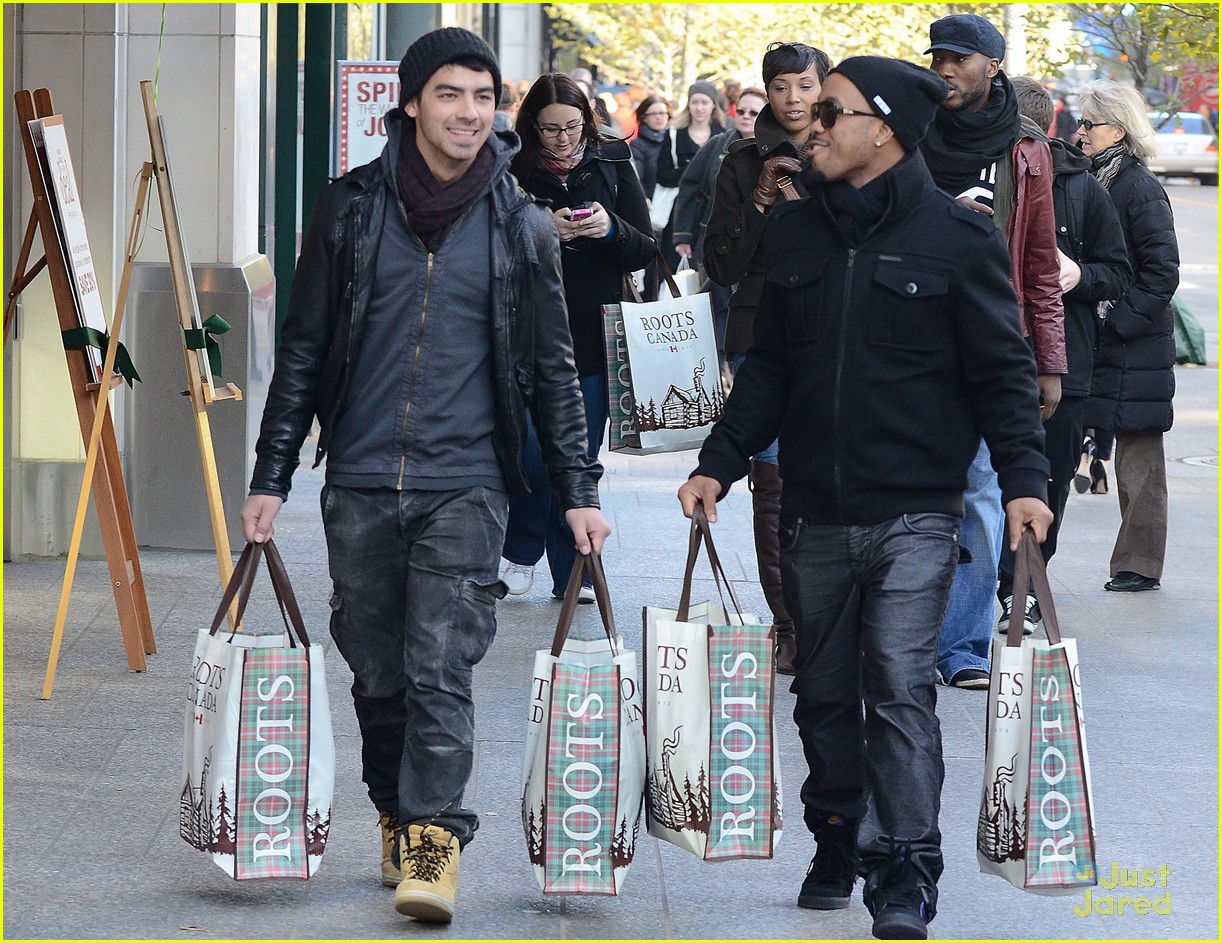 Joe Jonas: Calvin Klein Opening in Toronto!