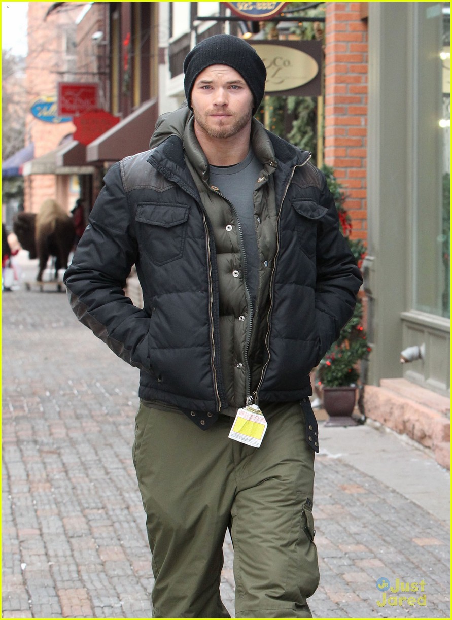 Kellan Lutz: Snowboarding in Aspen!