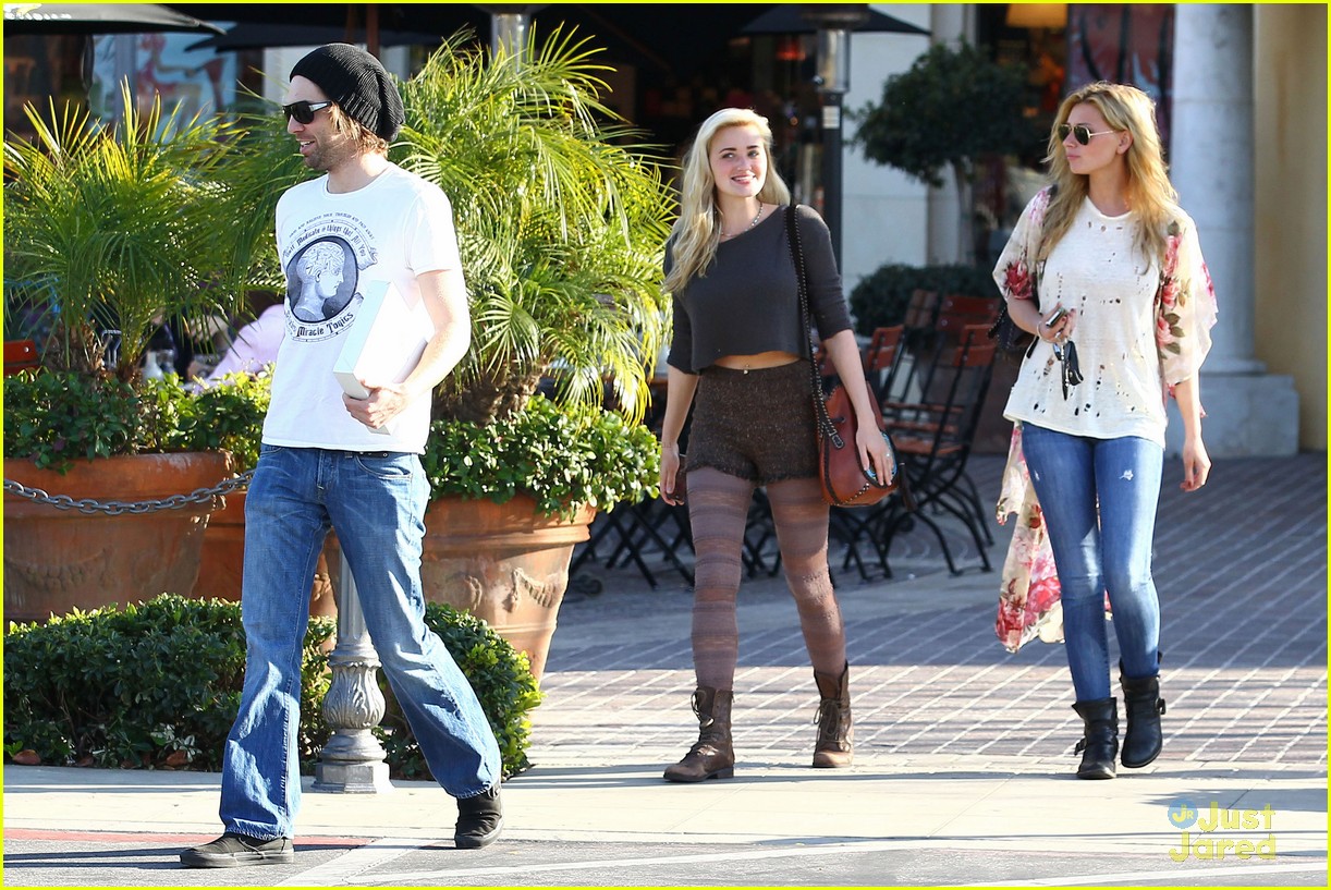 Aly & AJ Michalka: Le Pain Lunchers