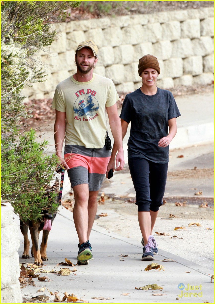 Nikki Reed & Paul McDonald: Dog-Walking Duo!