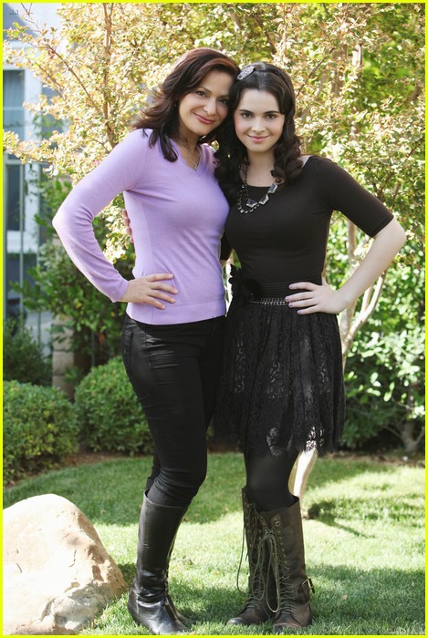 Vanessa Marano & Sean Berdy: Monopoly with the Moms