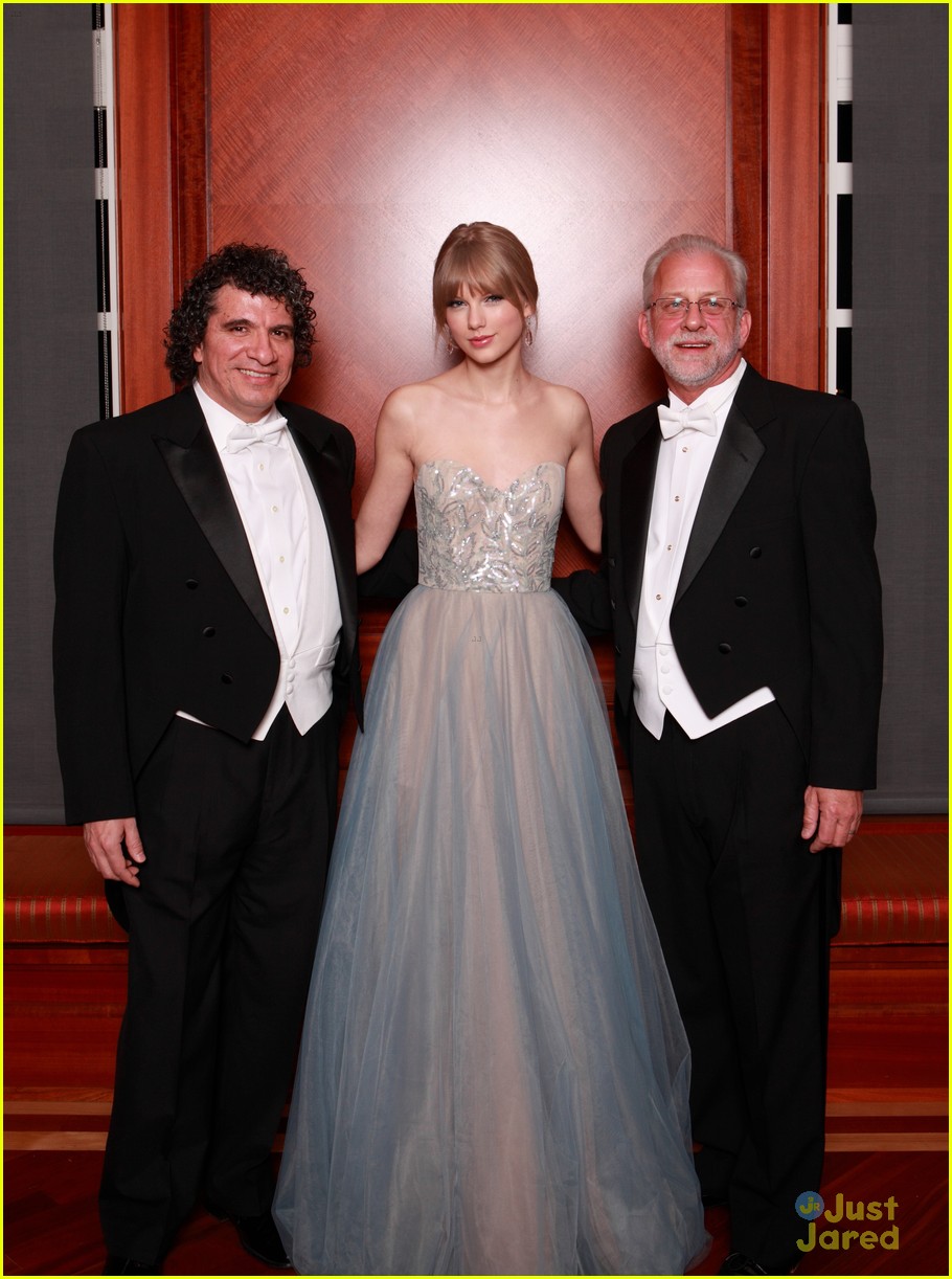 Taylor Swift: Nashville Symphony's Harmony Award Recipient!