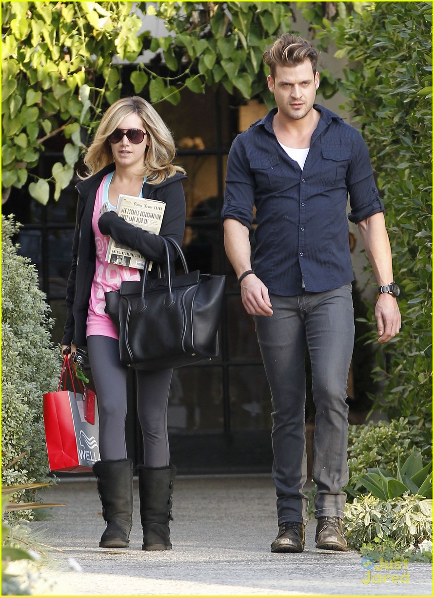Ashley Tisdale: Salon Stop!