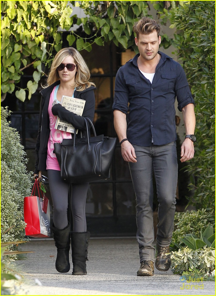 Ashley Tisdale: Salon Stop!