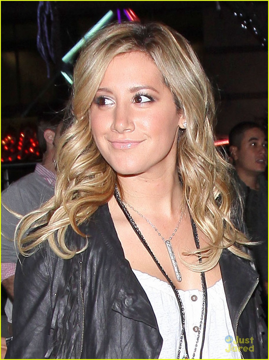Ashley Tisdale: Shorts For Staples Center!