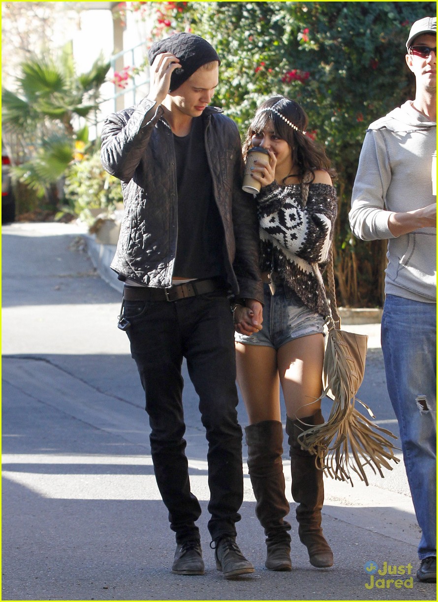Vanessa Hudgens: Saturday Stroll with Austin Butler