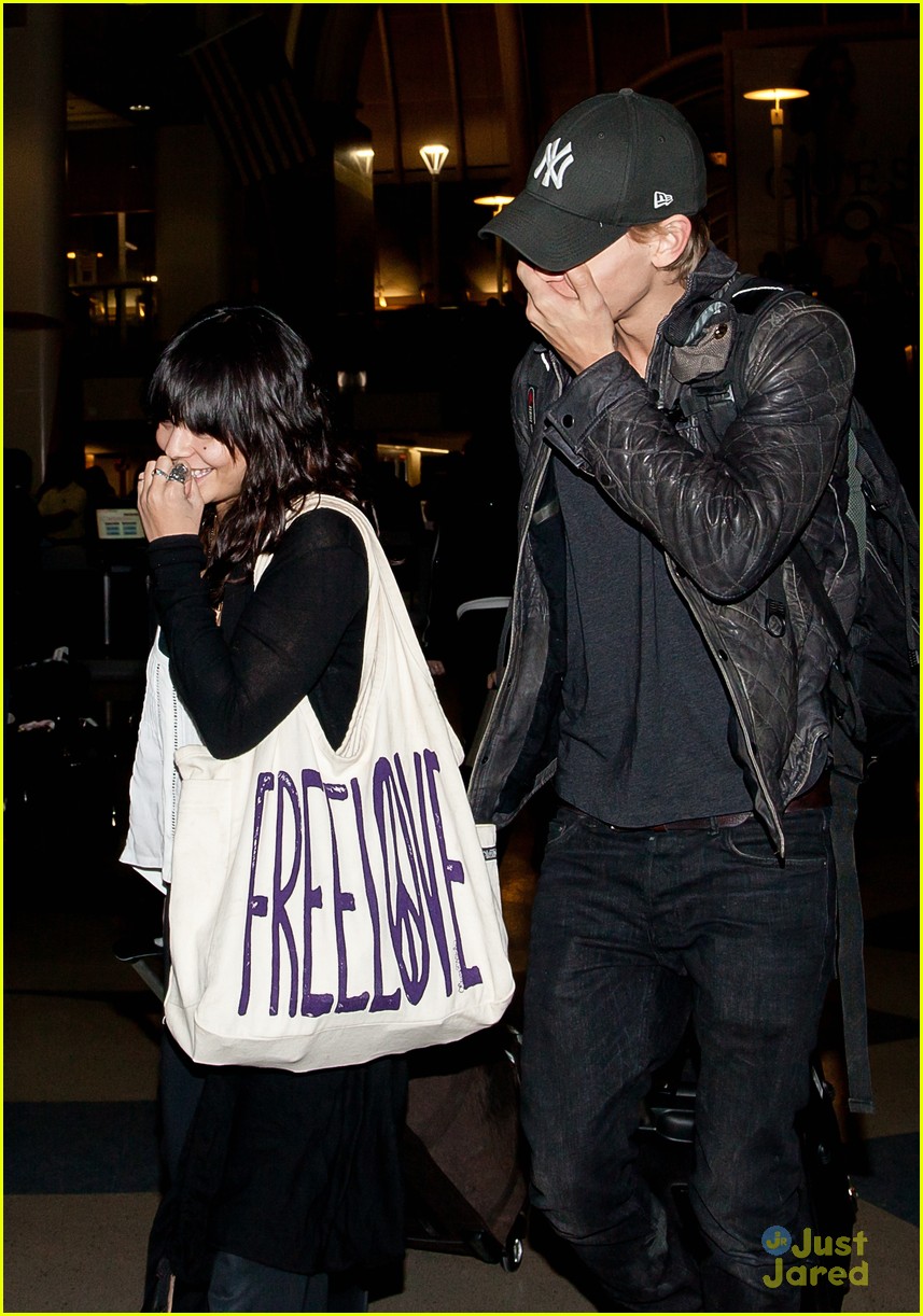 Vanessa Hudgens & Austin Butler: American Kisses