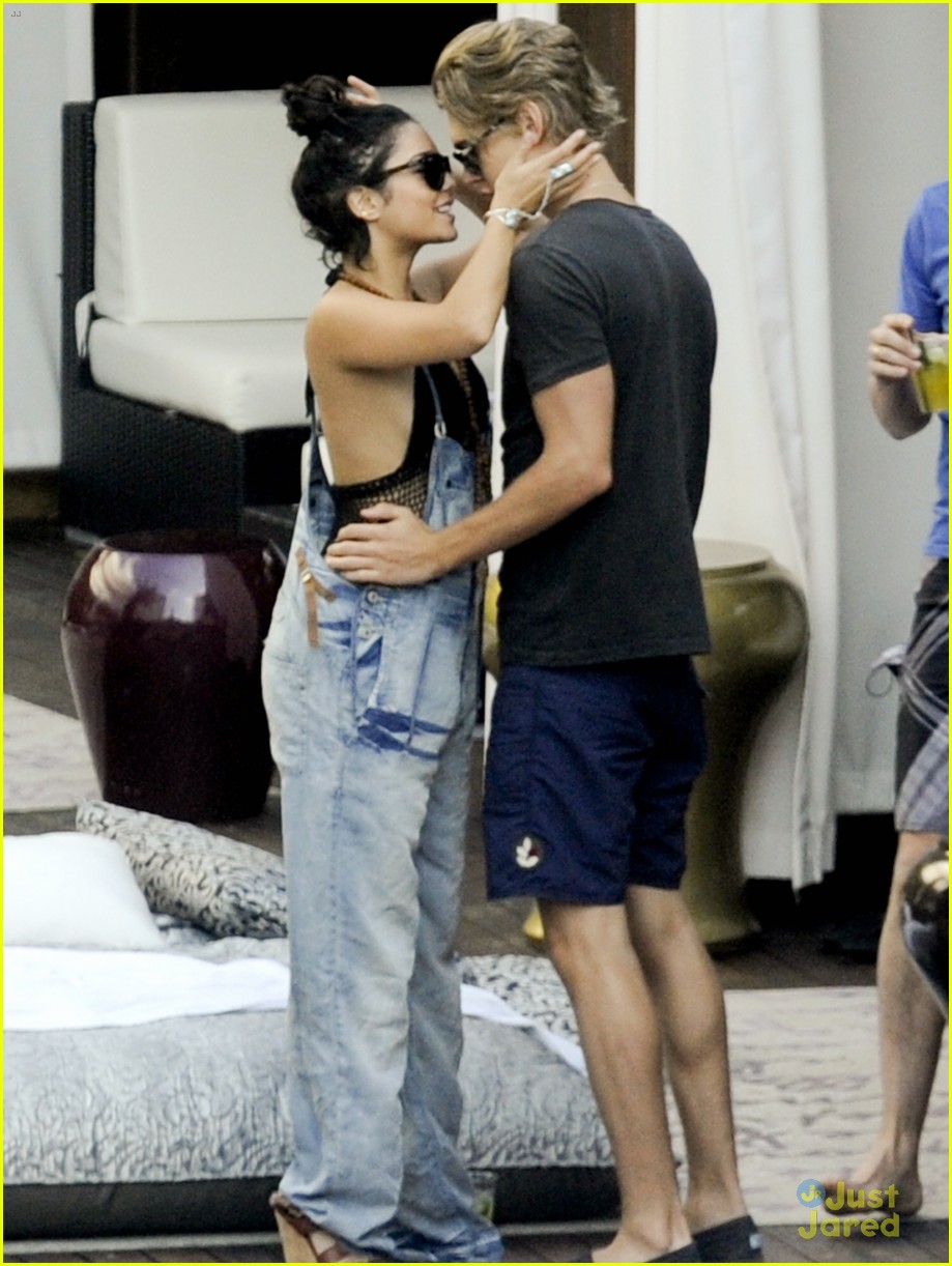 Vanessa Hudgens & Austin Butler: LIV Lovers