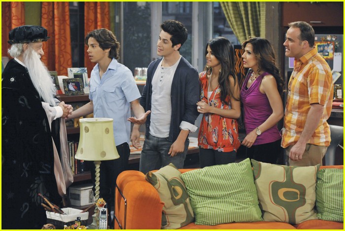 Wizards of Waverly Place: The Family Wizard Competition!