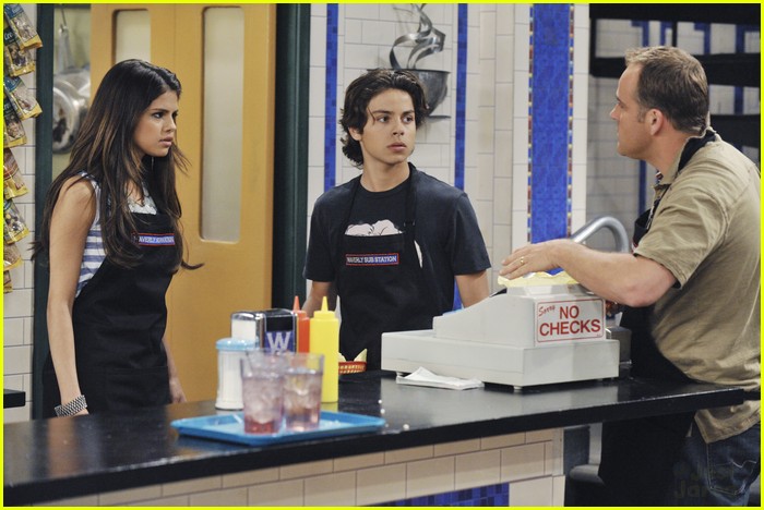 Wizards of Waverly Place: The Family Wizard Competition!