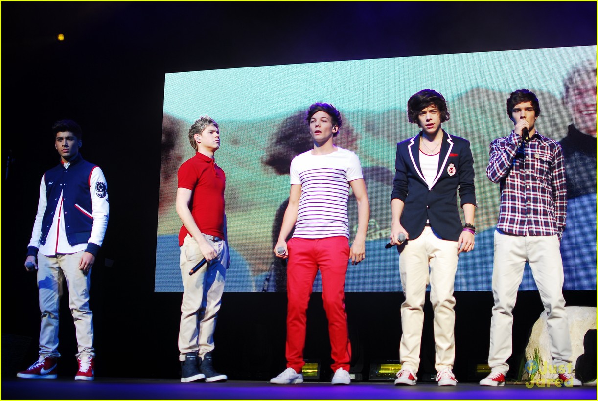 One Direction in Minor Car Accident