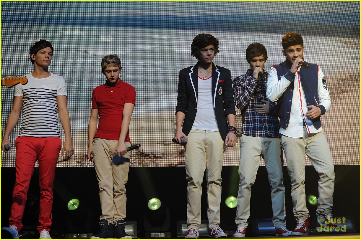 One Direction in Minor Car Accident