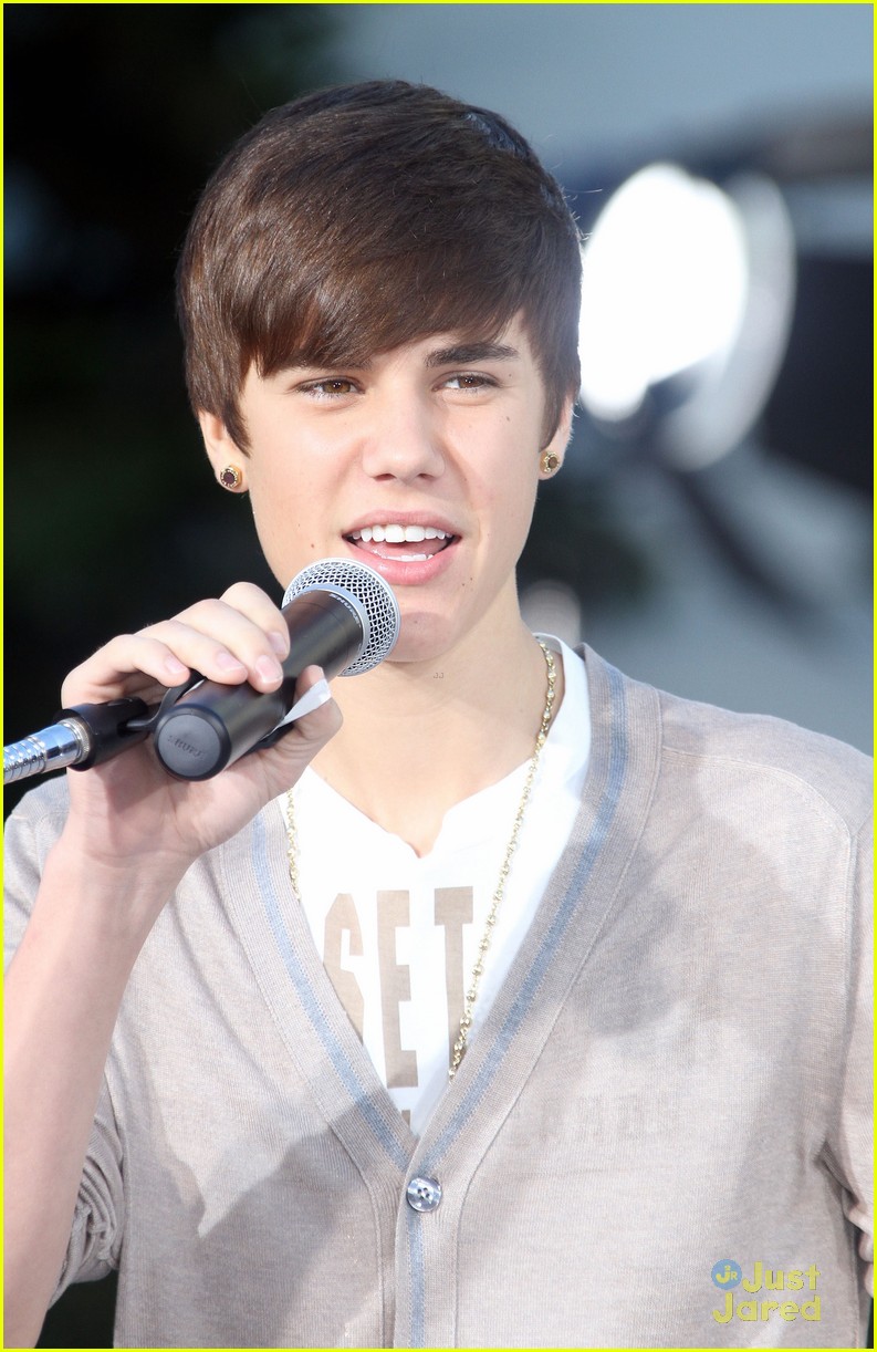 Justin Bieber: Michael Jackson Hand & Footprint Ceremony
