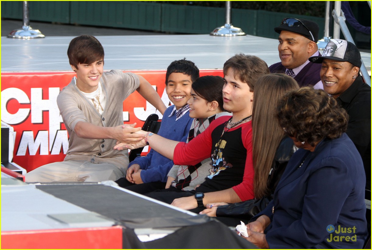 Justin Bieber: Michael Jackson Hand & Footprint Ceremony