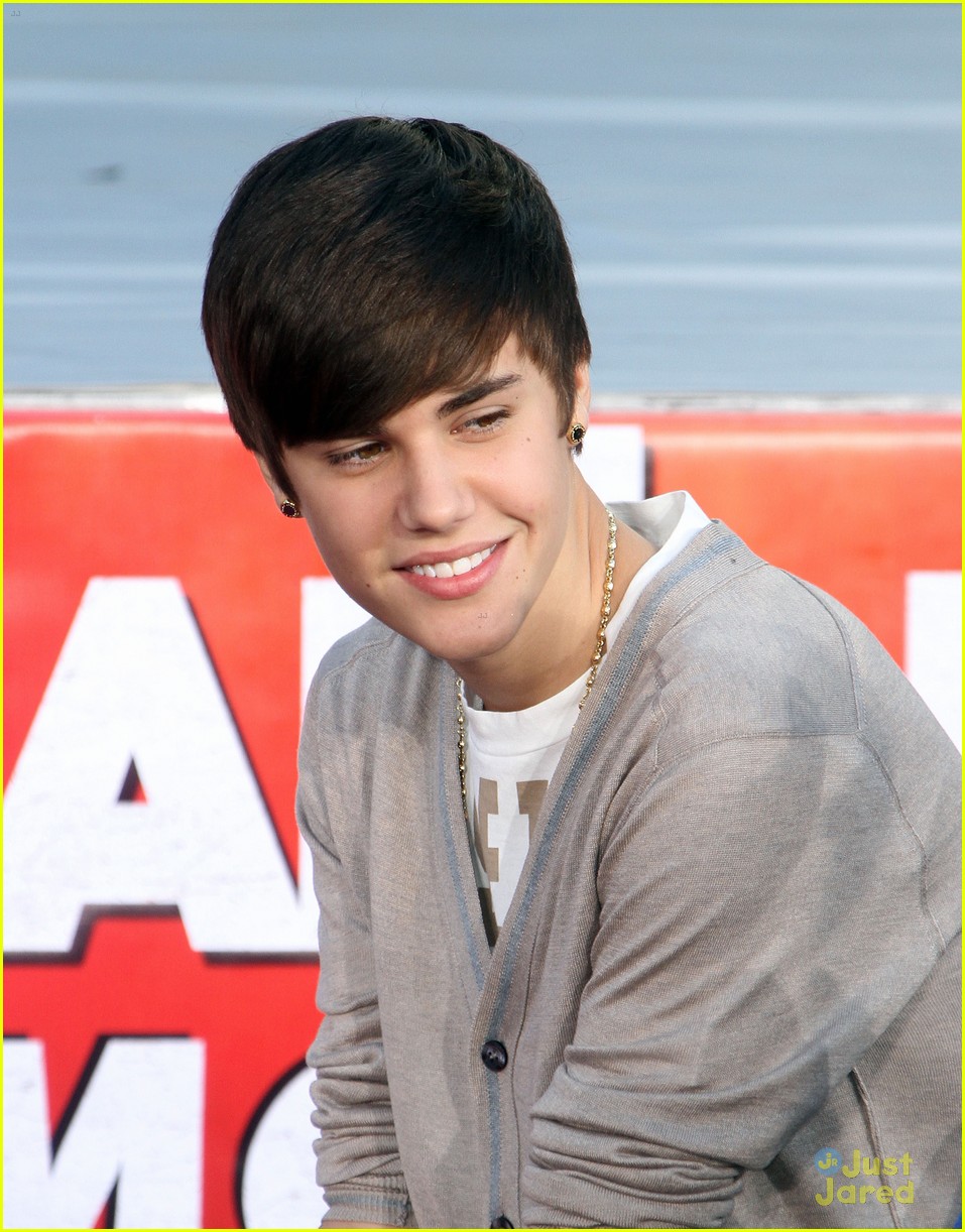 Justin Bieber: Michael Jackson Hand & Footprint Ceremony