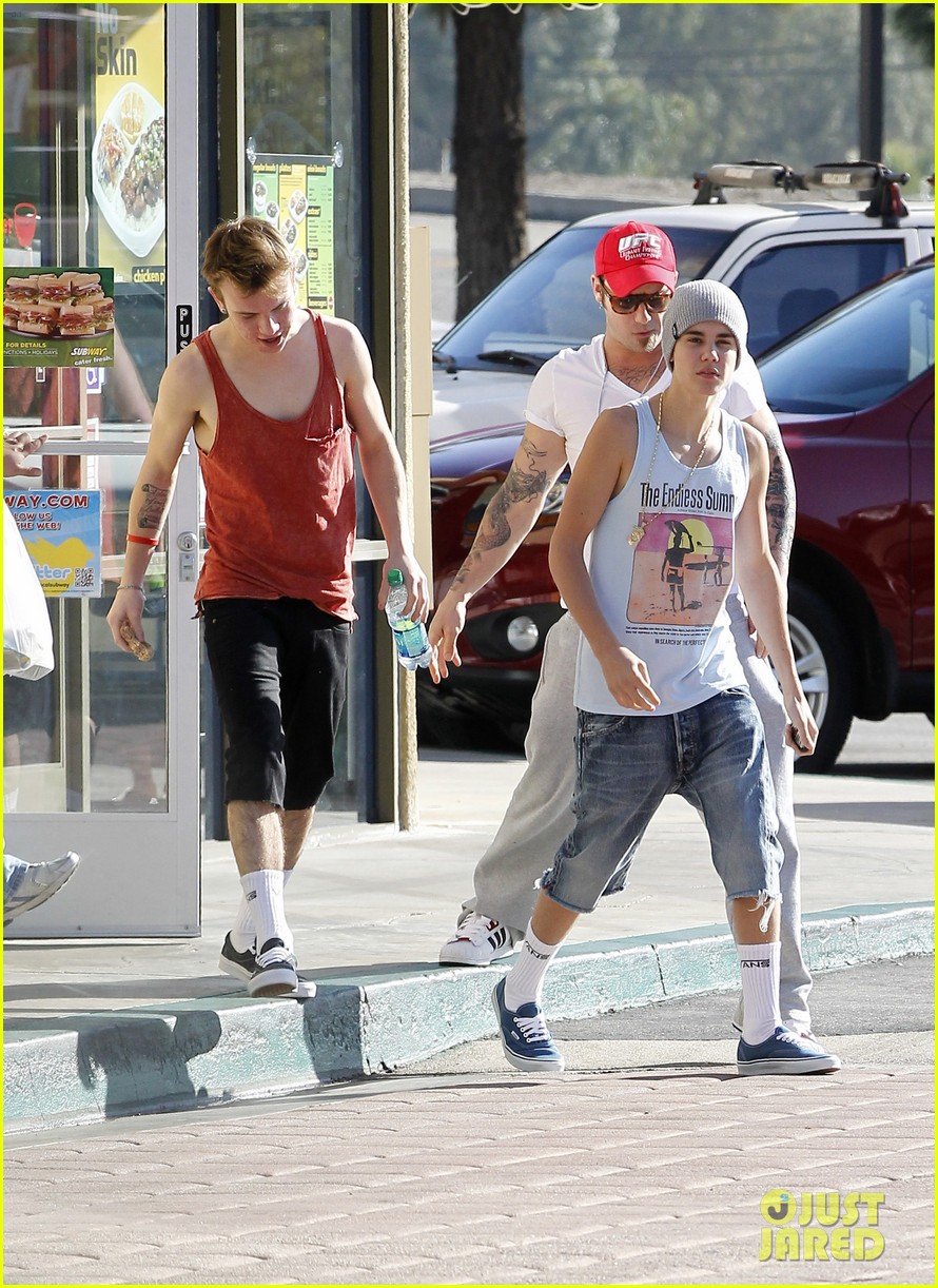 Justin Bieber: Beach Time with Dad Jeremy!