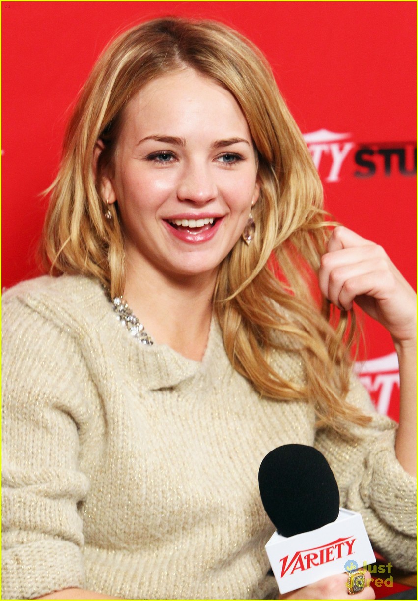 Britt Robertson & Dylan O'Brien: 'The First Time' Premiere!