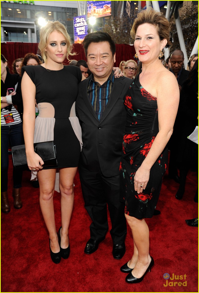 Carly Chaikin: People's Choice Awards with Jane Levy