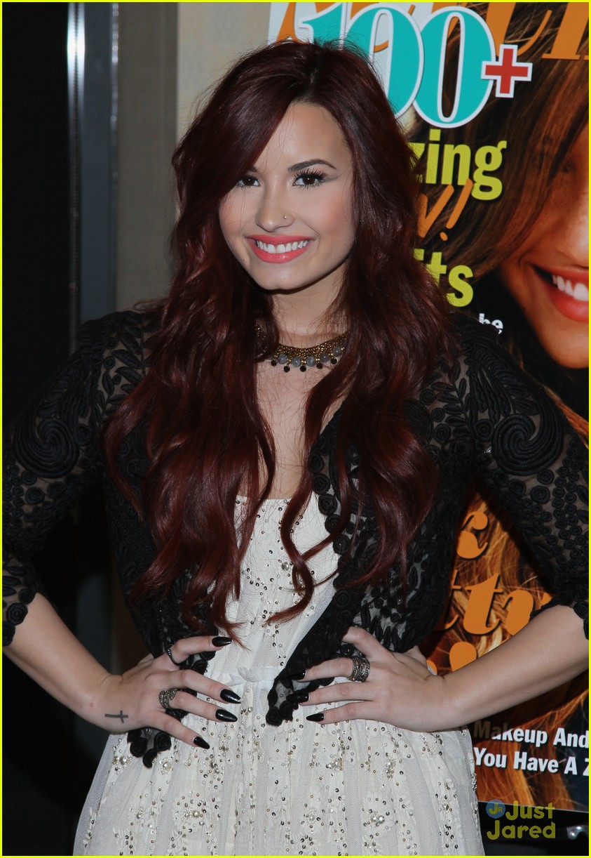 Demi Lovato: Seventeen Signing!