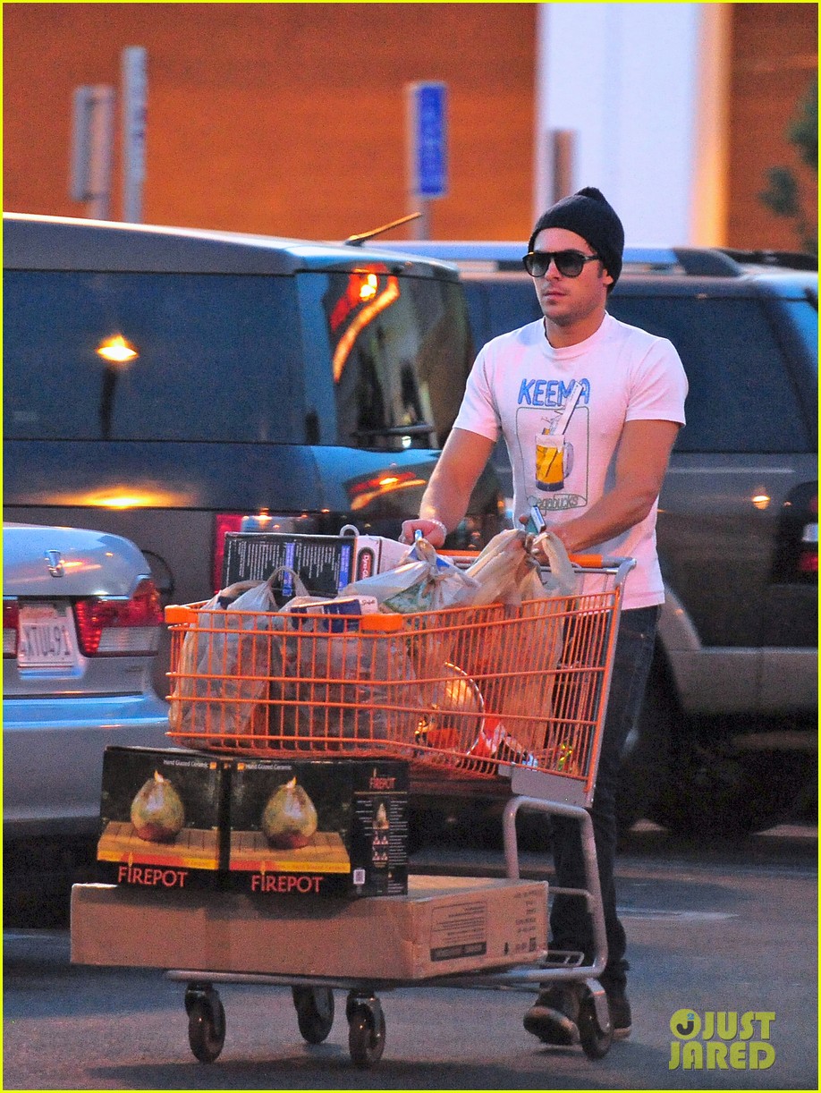 Zac Efron: Home Depot Dude!