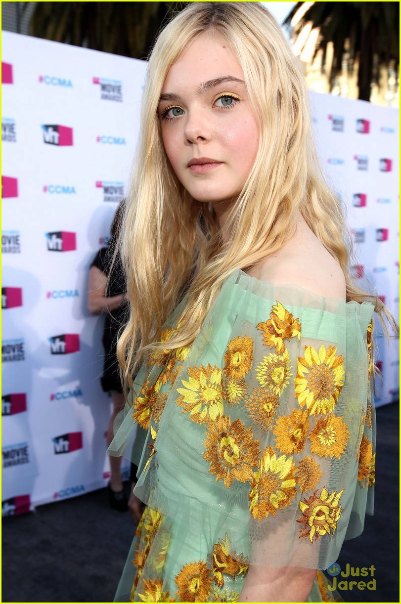Elle Fanning: Critics' Choice Awards 2012