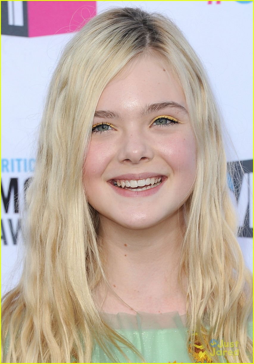 Elle Fanning: Critics' Choice Awards 2012