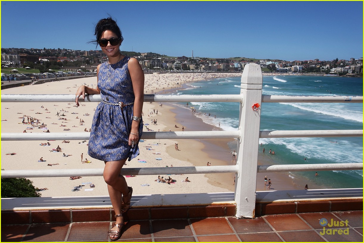 Vanessa Hudgens & Josh Hutcherson: Journey 2 Bondi Beach