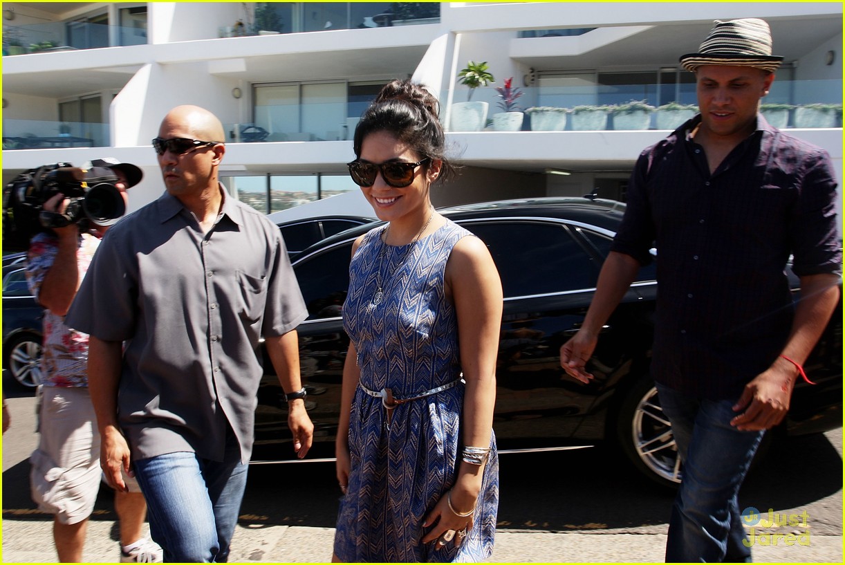 Vanessa Hudgens & Josh Hutcherson: Journey 2 Bondi Beach