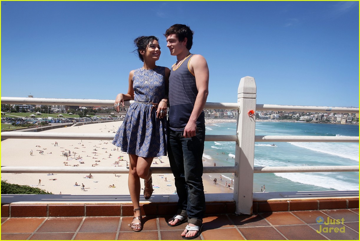 Vanessa Hudgens & Josh Hutcherson: Journey 2 Bondi Beach