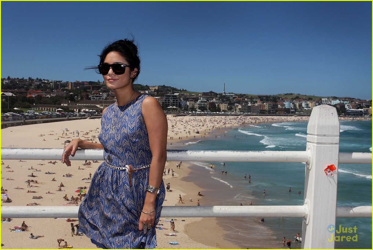 Vanessa Hudgens & Josh Hutcherson: Journey 2 Bondi Beach
