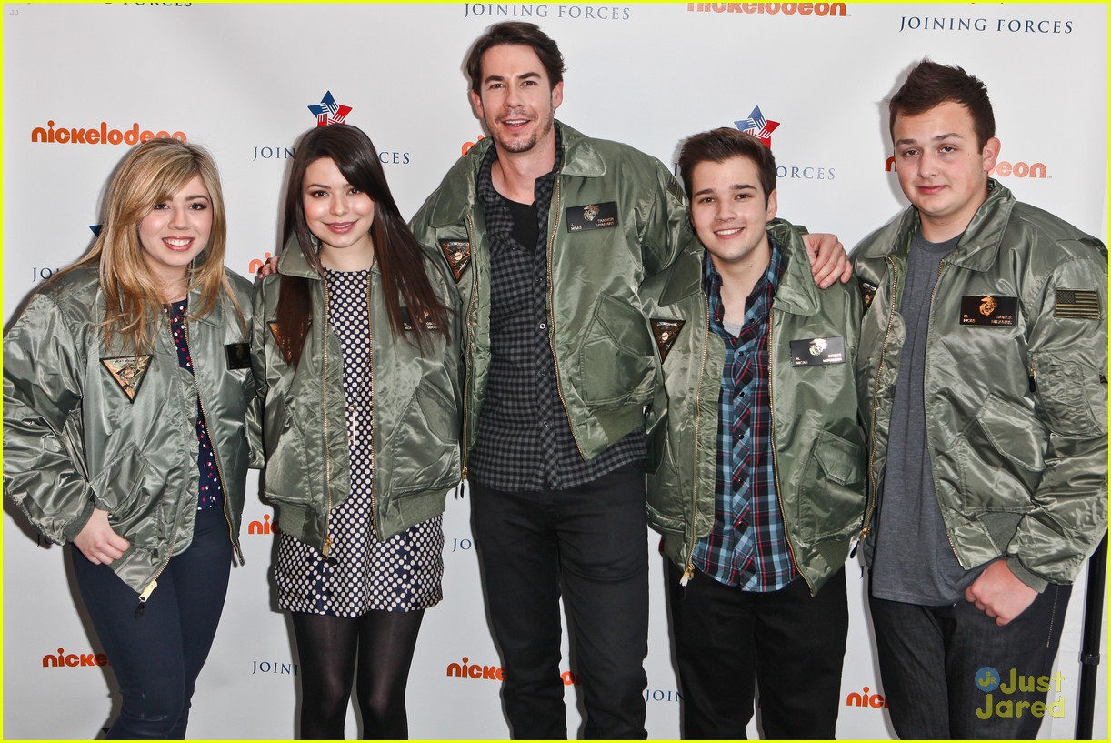 iCarly Cast Meet Marines at Miramar