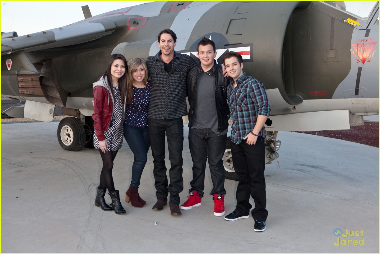 iCarly Cast Meet Marines at Miramar