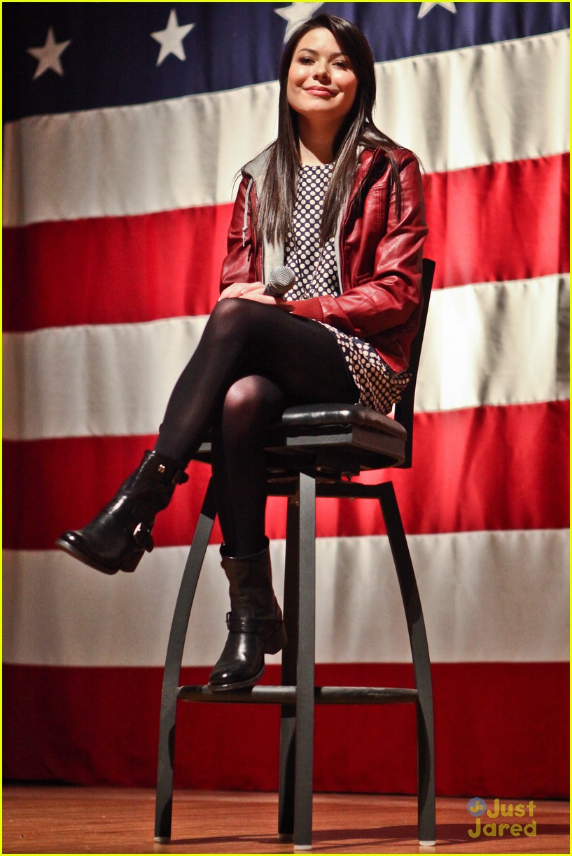 iCarly Cast Meet Marines at Miramar