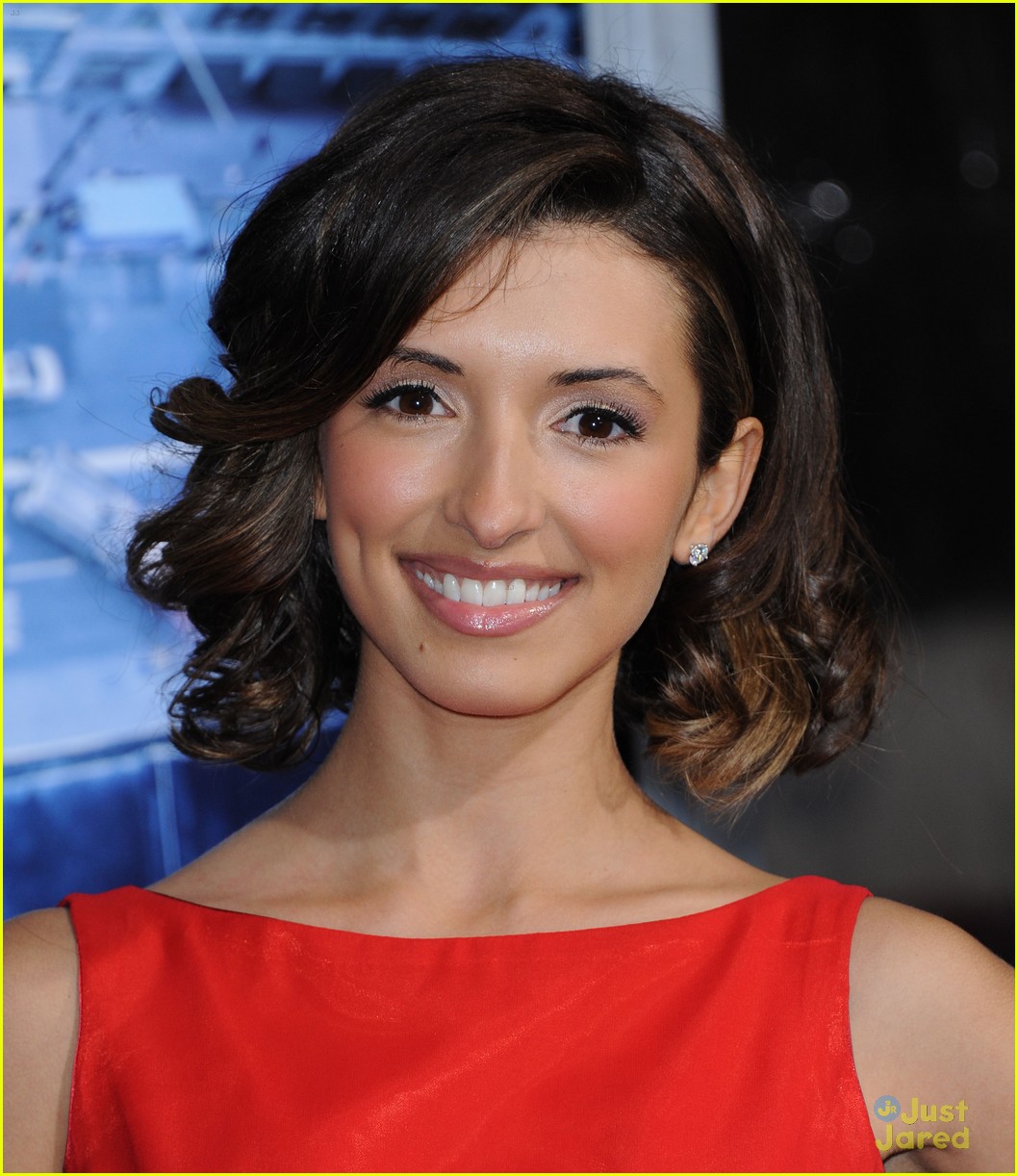 India de Beaufort: 'Man on a Ledge' Lady