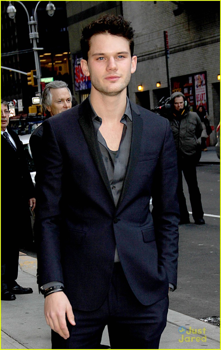 Jeremy Irvine Chats 'War Horse' with Letterman