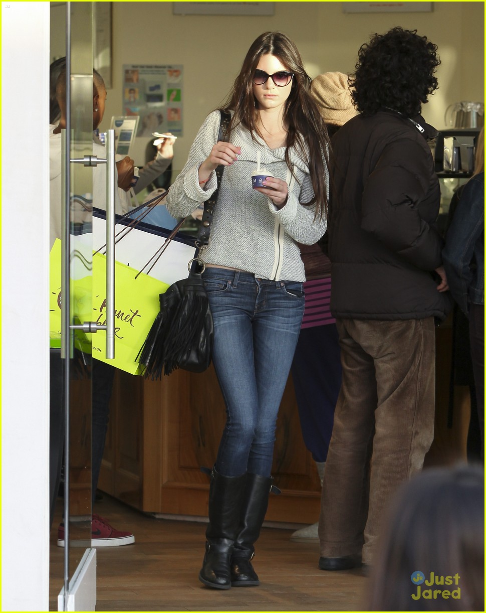 Kylie & Kendall Jenner: Malibu Shoppers