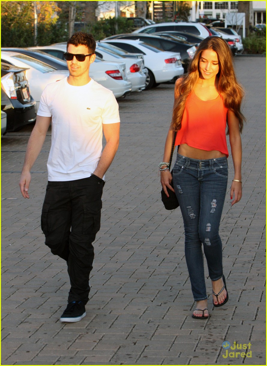 Joe Jonas: Sunday Date with Mystery Gal