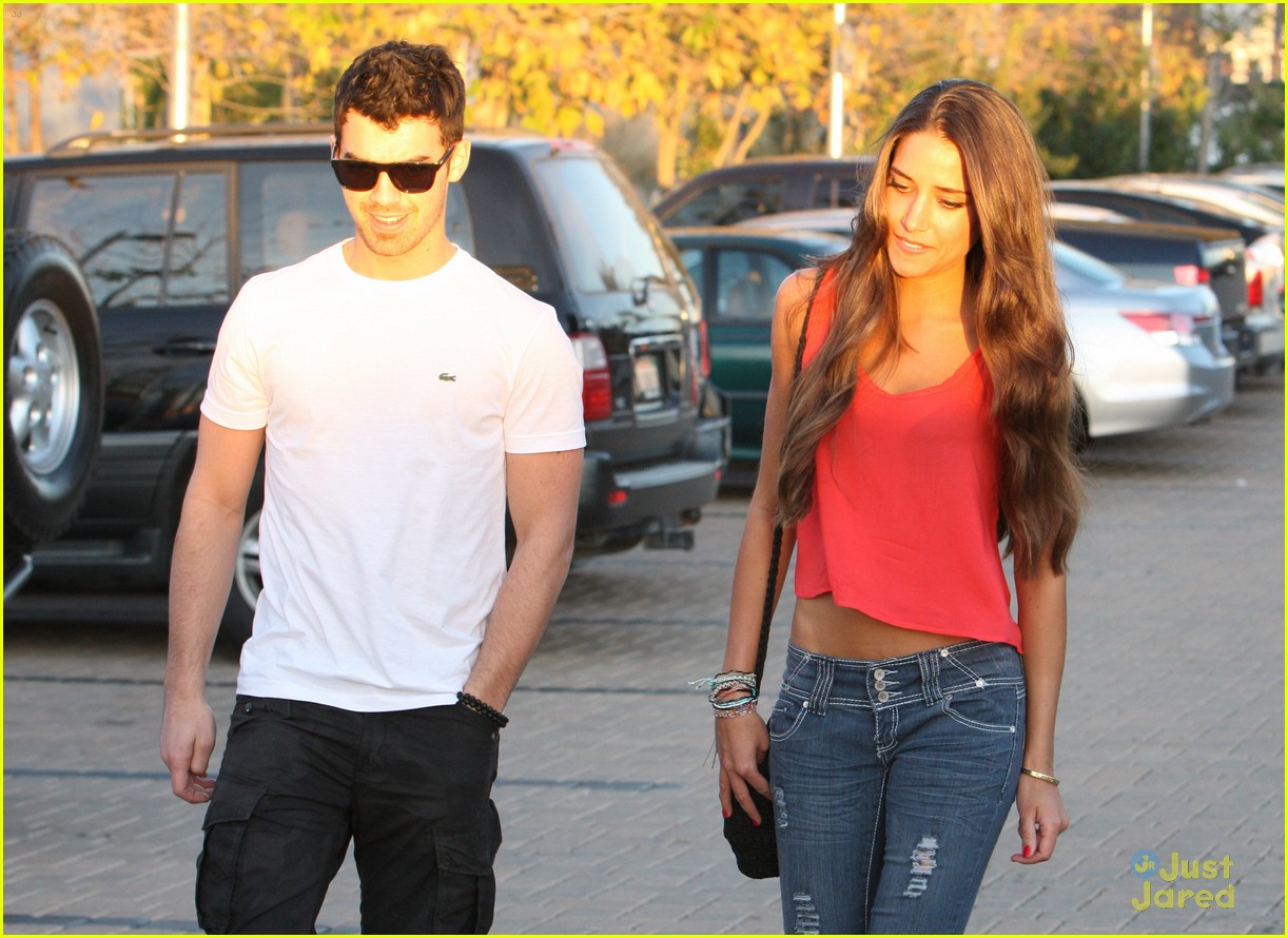 Joe Jonas: Sunday Date with Mystery Gal
