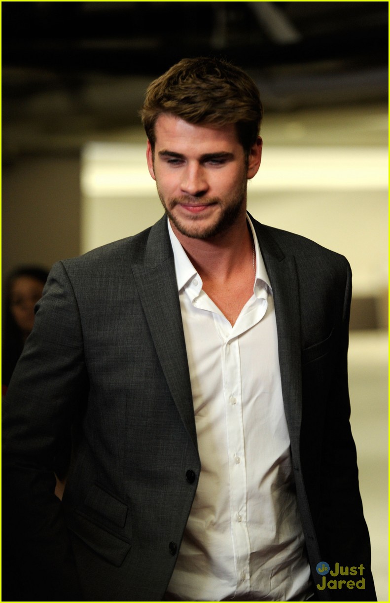 Liam Hemsworth: Australian Academy Awards 2012