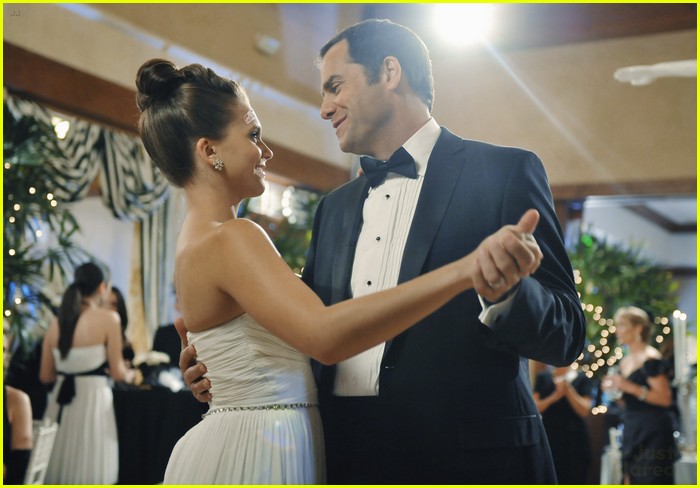 The Lying Game: Black & White Ball!