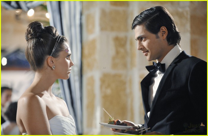 The Lying Game: Black & White Ball!
