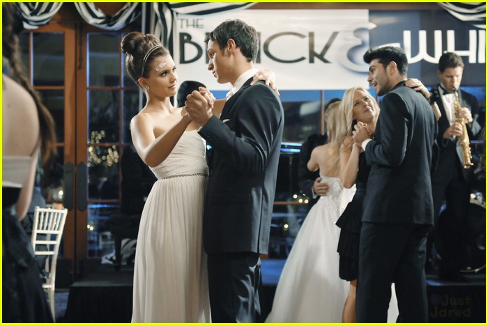 The Lying Game: Black & White Ball!
