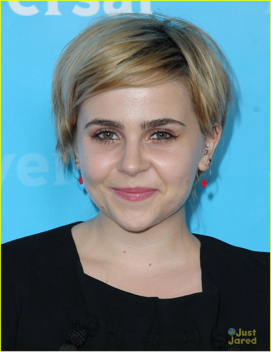 Mae Whitman: NBC TCA Party Pretty