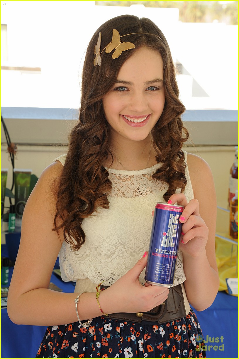 Mary Mouser: DPA Suite Darling