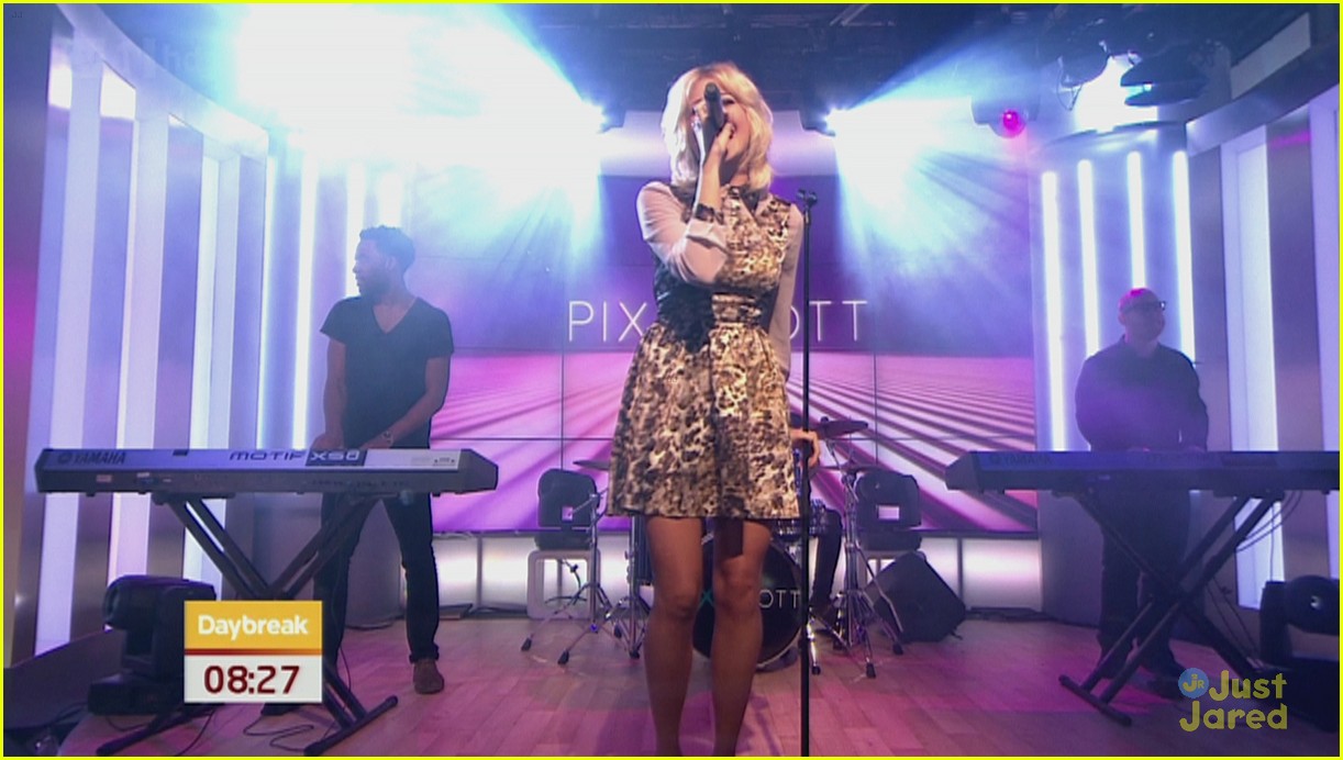 Pixie Lott 'Kisses The Stars' on Daybreak