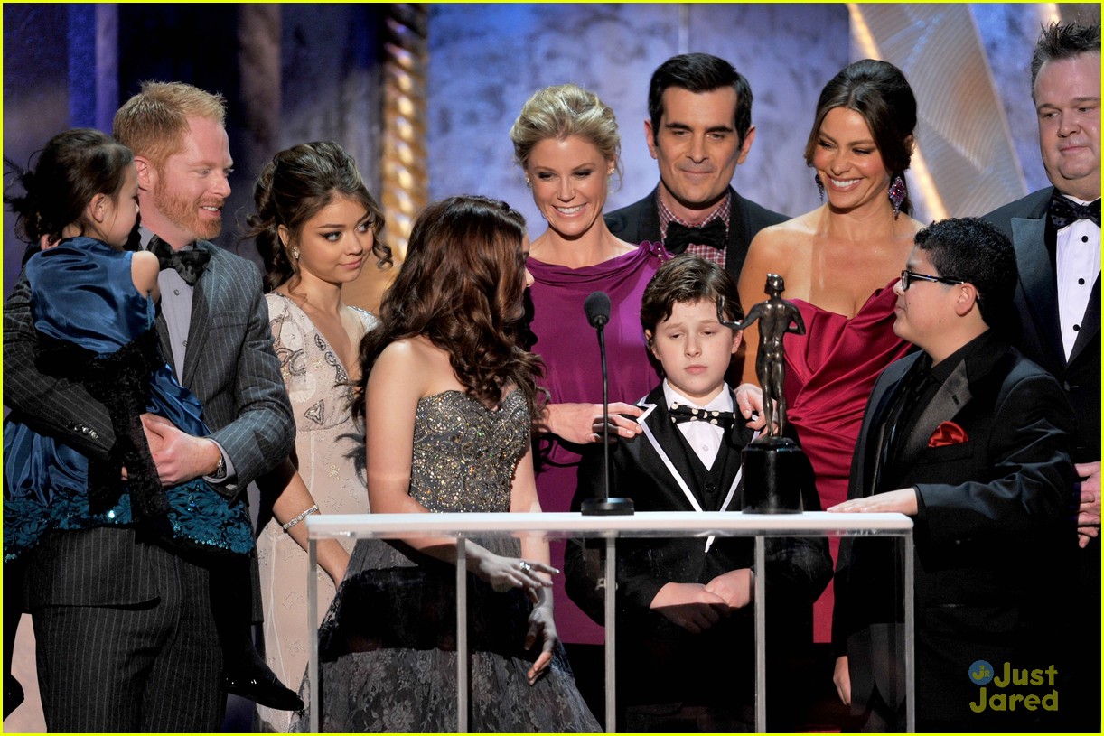 Sarah Hyland: Modern Family Wins at SAG Awards 2012!