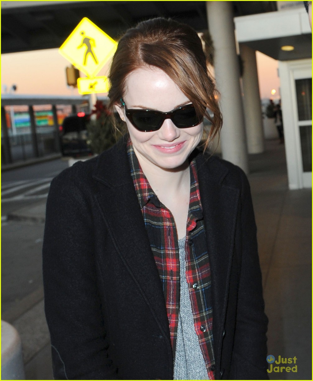 Emma Stone Wins at People's Choice Awards 2012