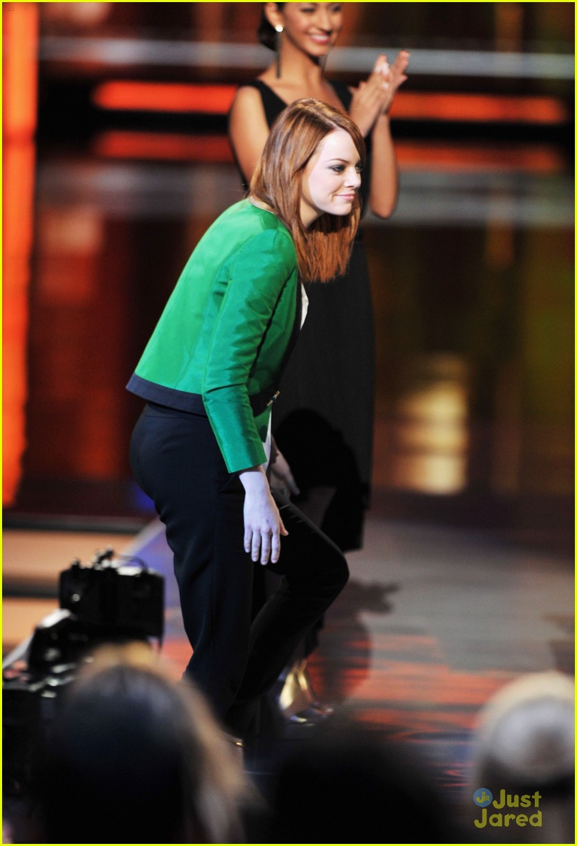 Emma Stone Wins at People's Choice Awards 2012
