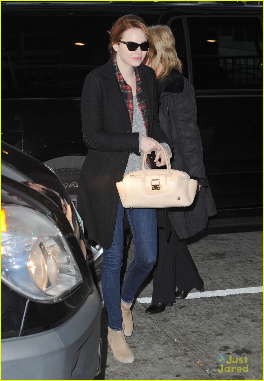 Emma Stone Wins at People's Choice Awards 2012